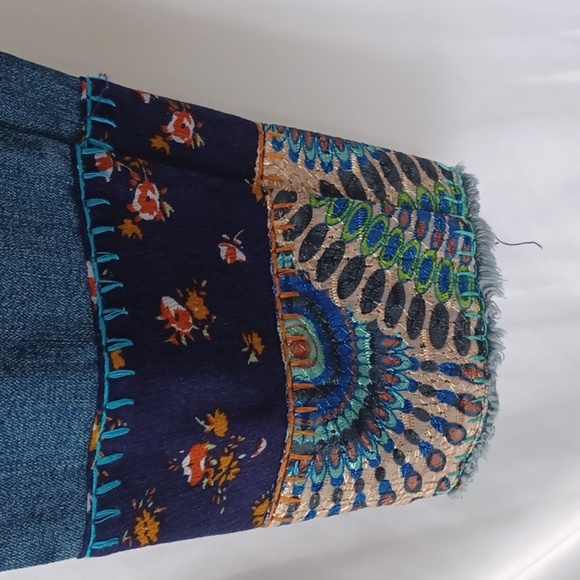 John Mark Floral Embroidered Jeans Raw Hem, 27" Inseam - Picture 4 of 9